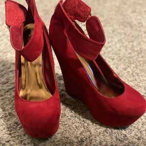 Red zip-up wedge heels